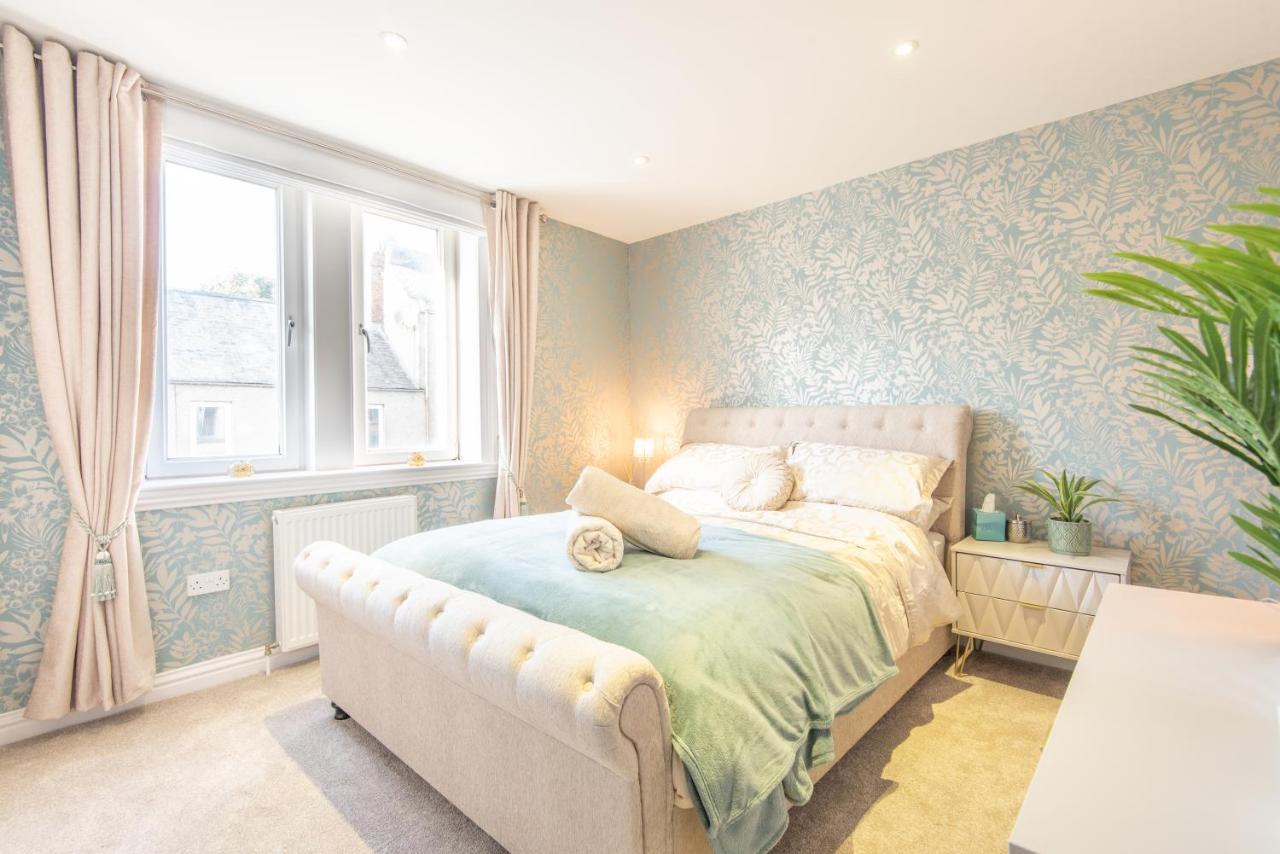 Bright, Fresh, Renovated 3 Bedroom Apartment In The Heart Of Montrose Angus Esterno foto